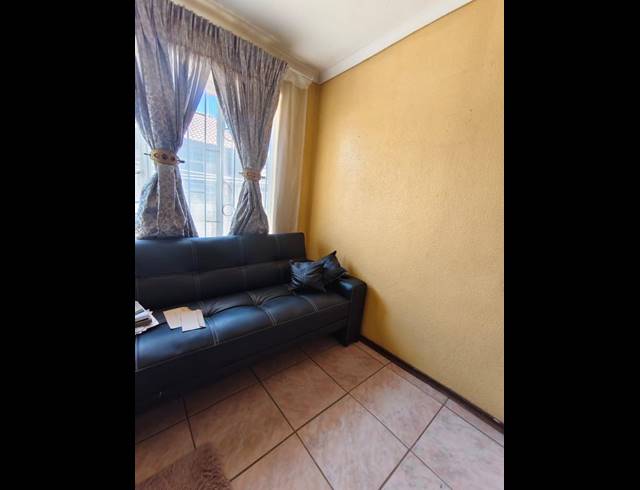 4 BEDROOM HOUSE FOR SALE IN GEELHOUTPARK